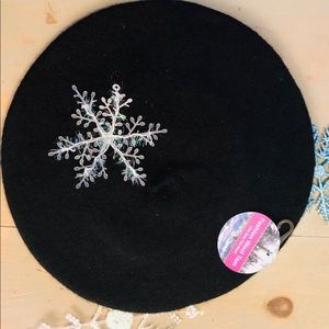 🙂Firm price😊 Polyester “Wool Like” Black Tam NWT